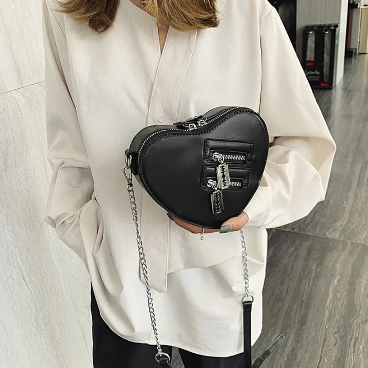 Heart-Shaped Chain Shoulder Bag