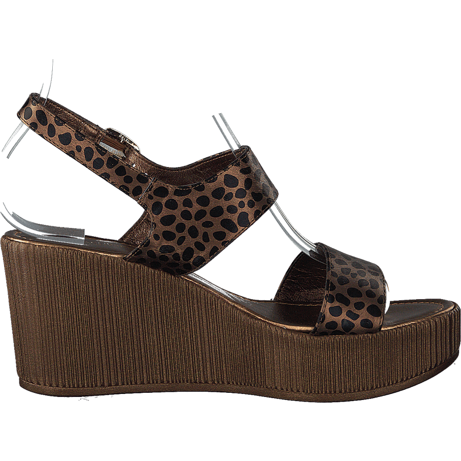 Leoonora5060 Light Chestnut