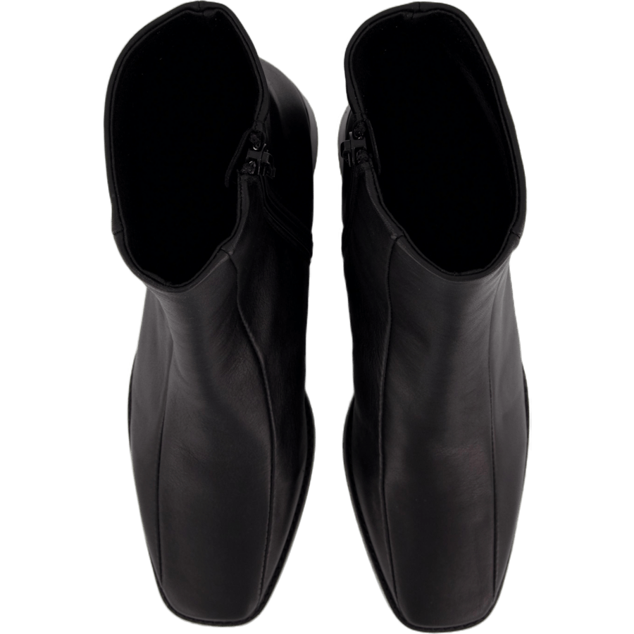 Pega Black