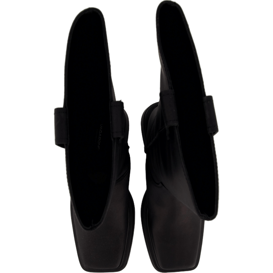 Eyra Black