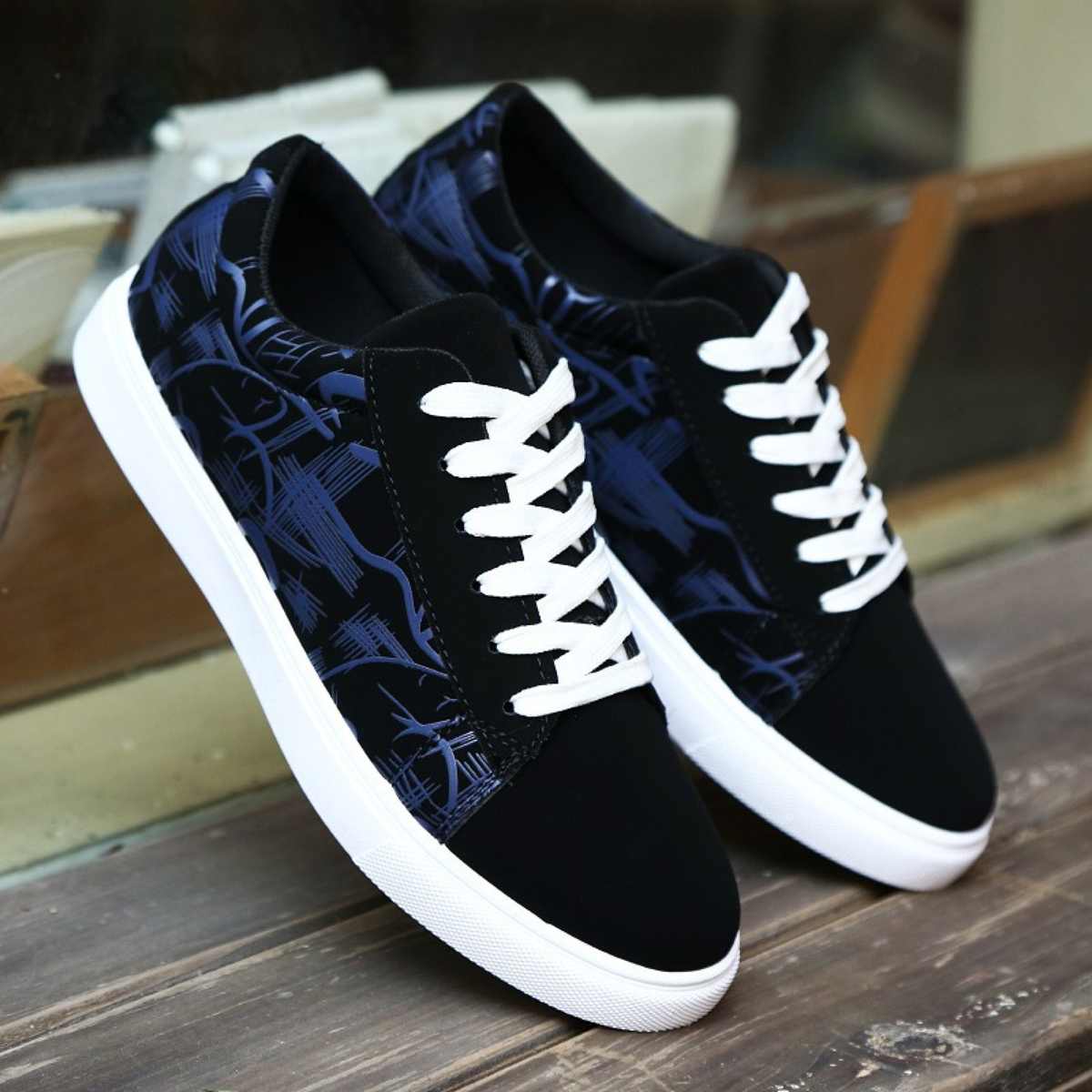 Abstract-Print Low-Top Sneakers