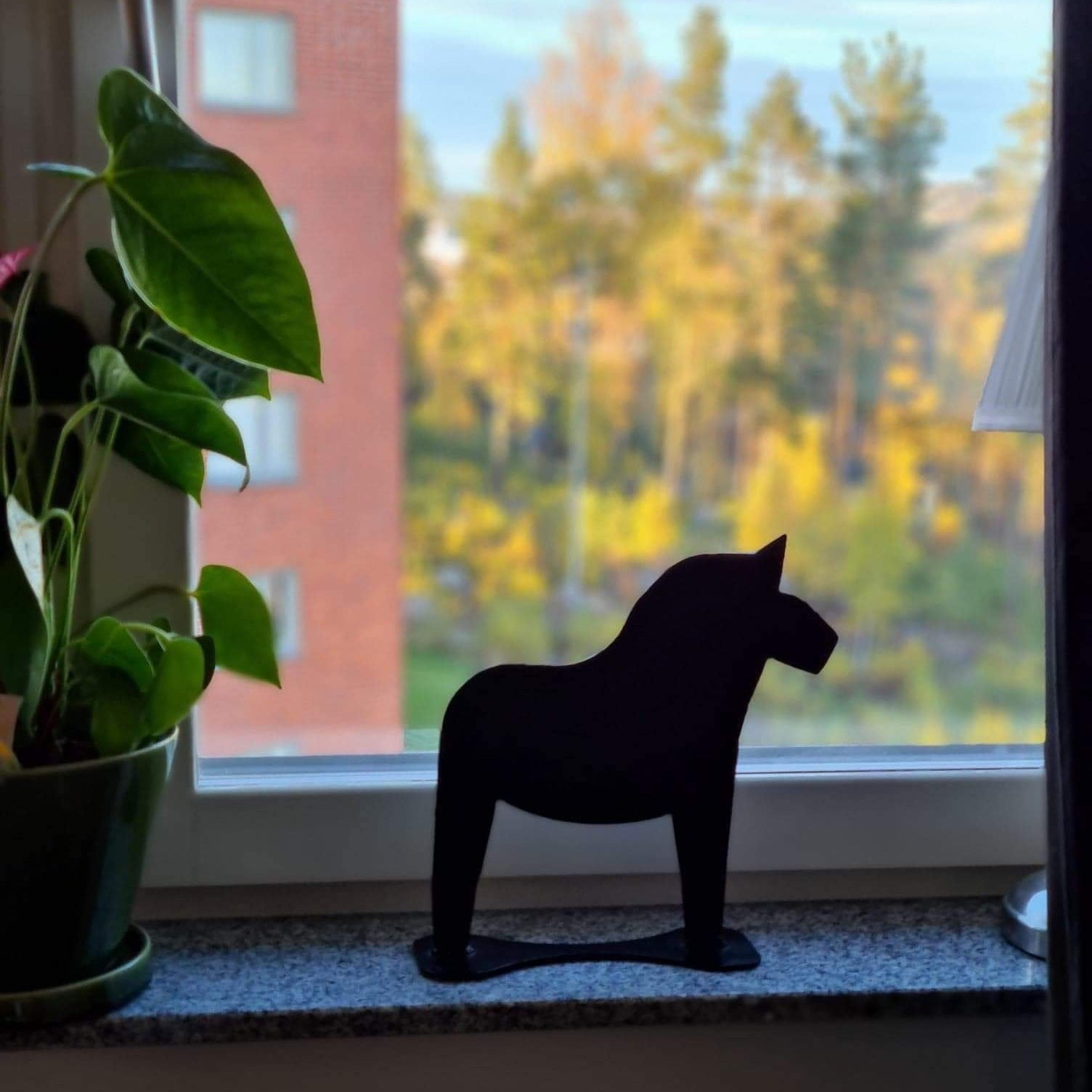 Stående dalahäst (svart)