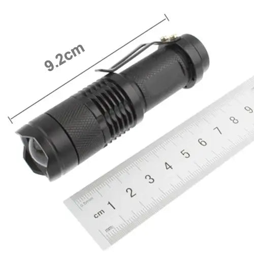 Zoombar LED Ficklampa 180 Lumen – Kompakt med Bältesclip