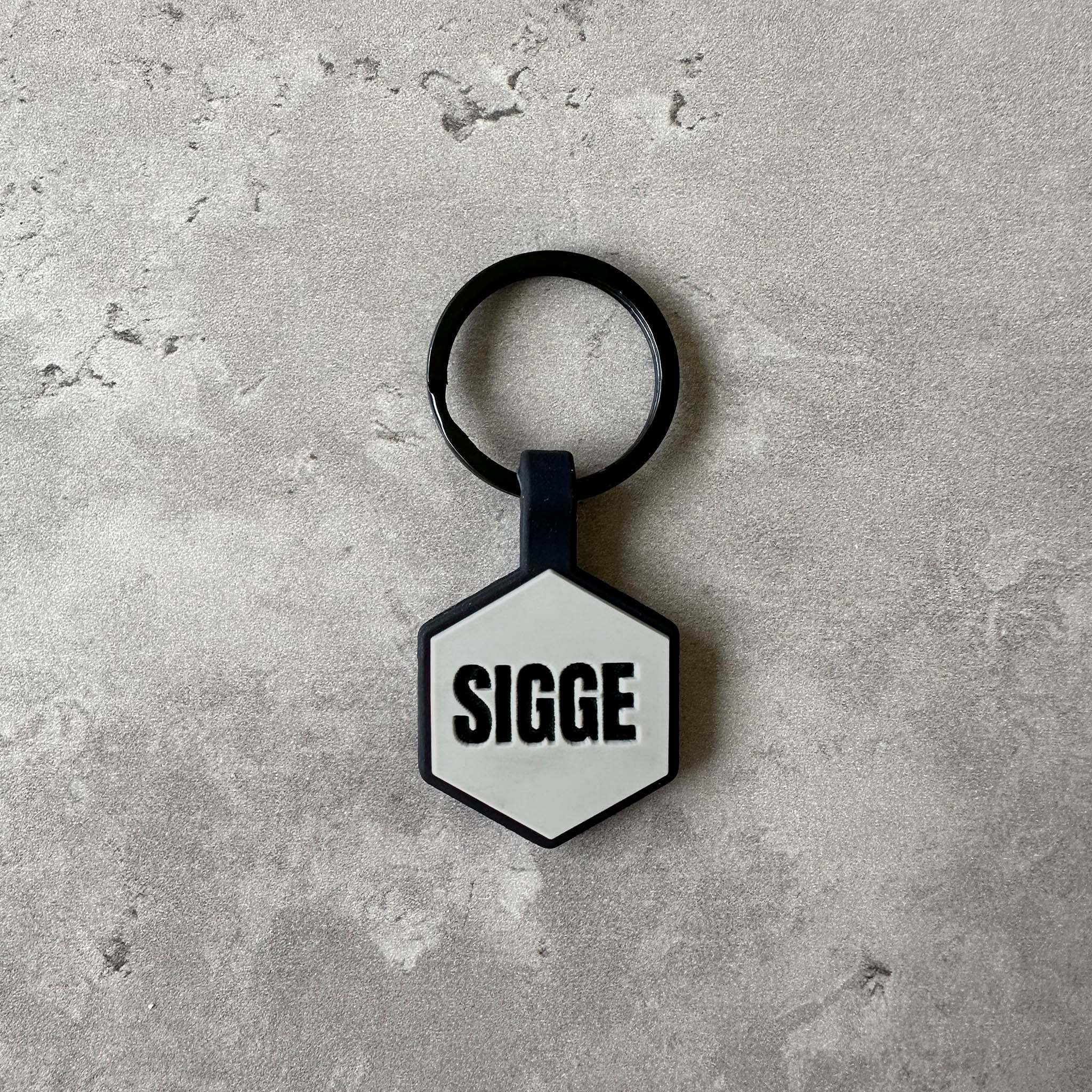 Grå namnbricka till hund - Typsnitt Anton