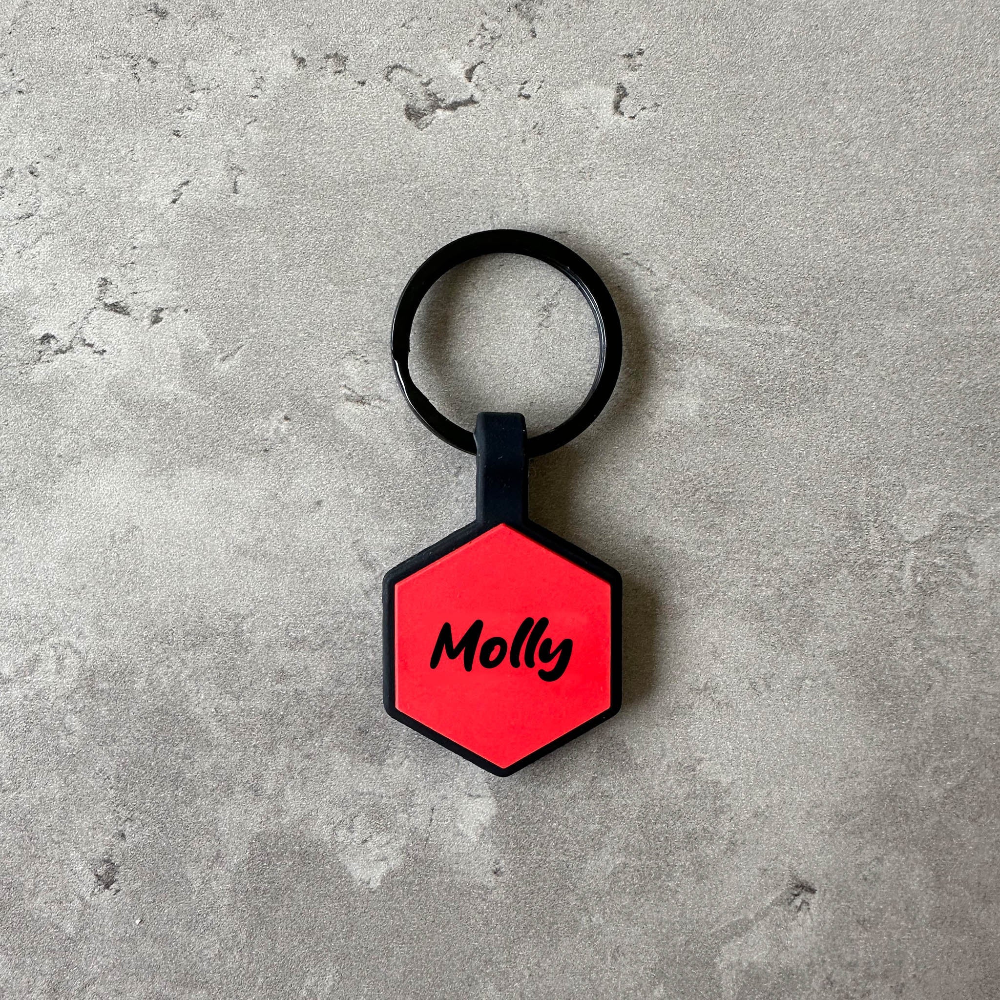 Röd namnbricka till hund - Typsnitt Tea