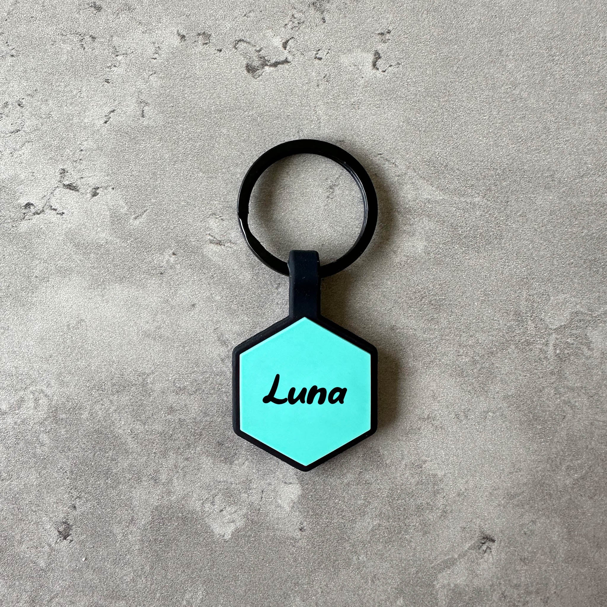 Turkos namnbricka till hund - Typsnitt Tea