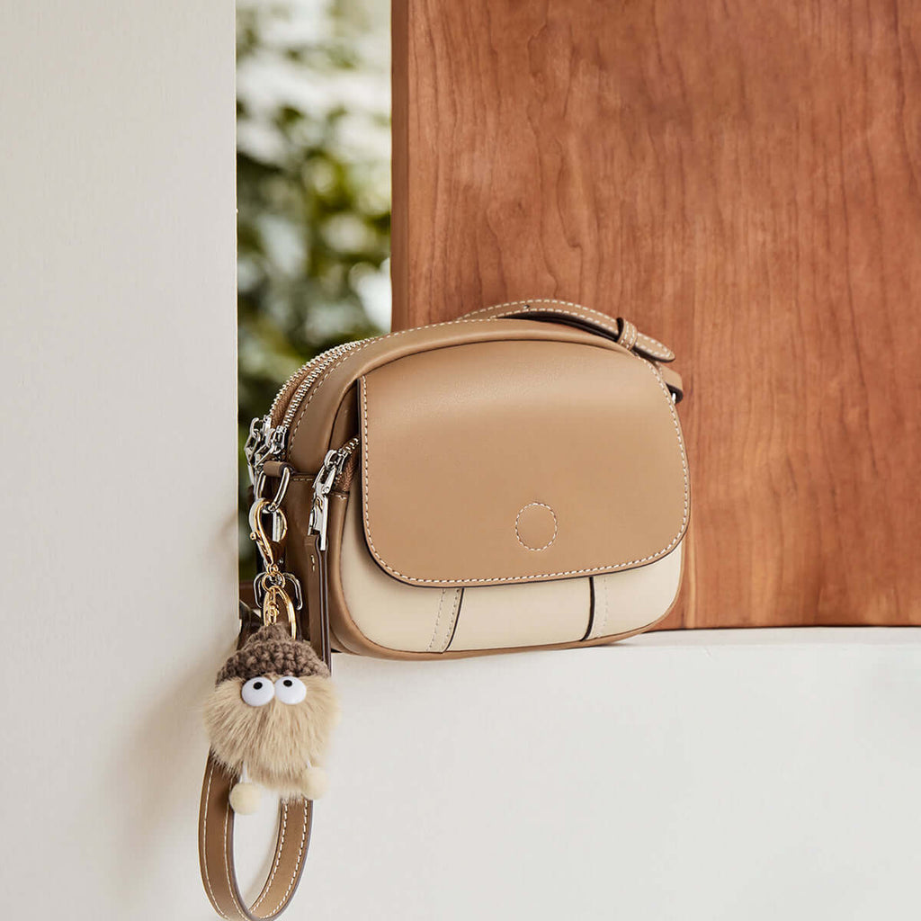 Cutesy Compact Leather Shoulder Bag-2